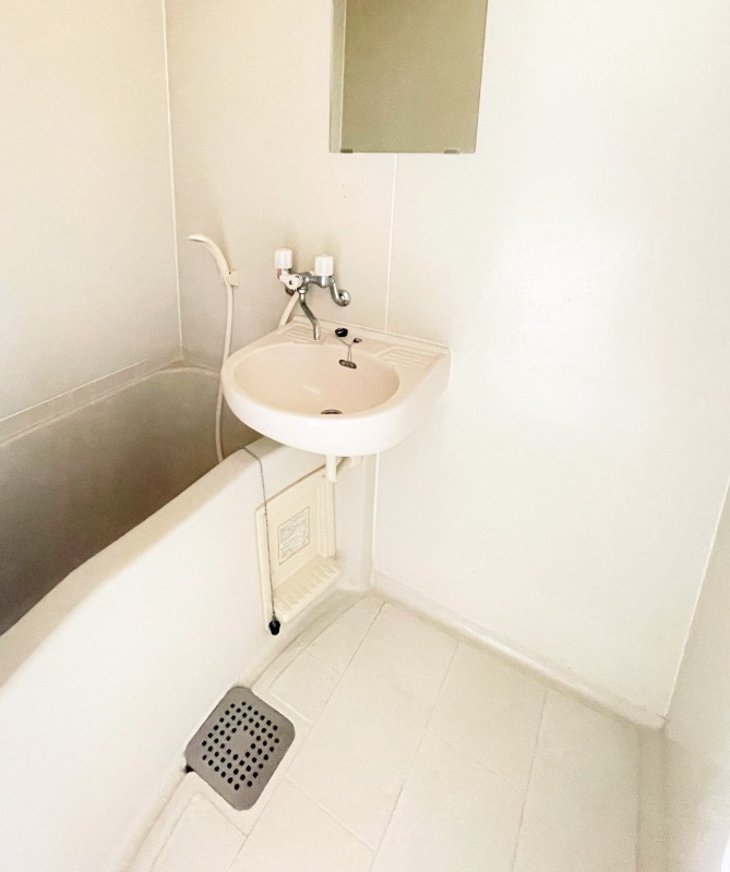 ��ʌ��������܎s�Y�a���؍�R���ڂ̃A�p�[�g�̐��ʏ�