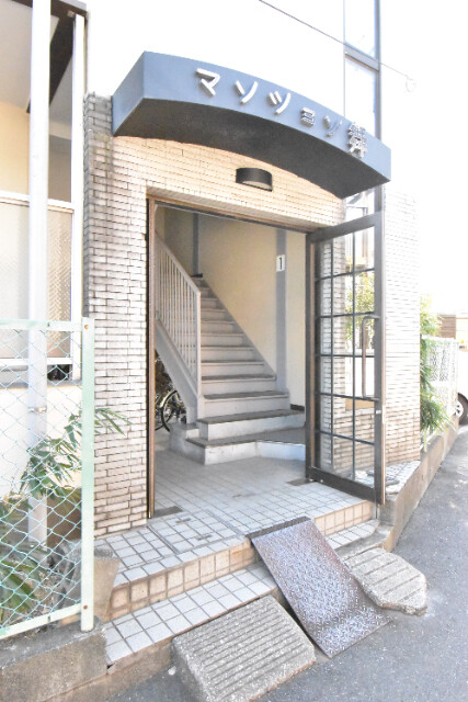 ��ʌ������s�J�˒����̃}���V�����̃G���g�����X