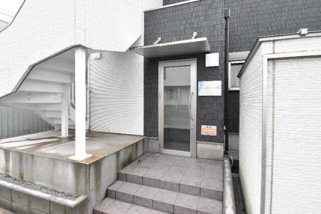 ��ʌ�����s�K���P���ڂ̃A�p�[�g�̃G���g�����X