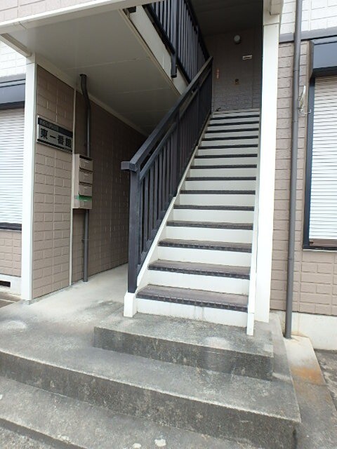 ��ʌ��������܎s��{��k�ܒ��Q���ڂ̃A�p�[�g�̃G���g�����X