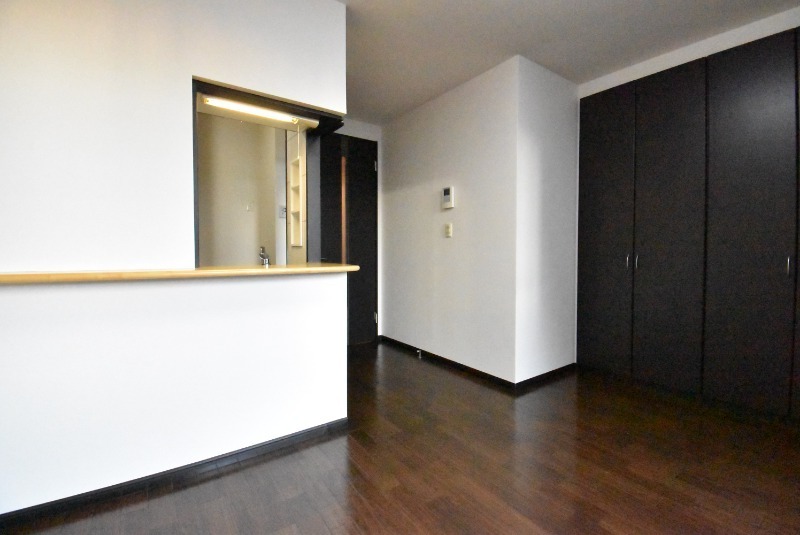 ��ʌ��z�J�s���C�N�^�E���Q���ڂ̃A�p�[�g�̋��ԁE���r���O