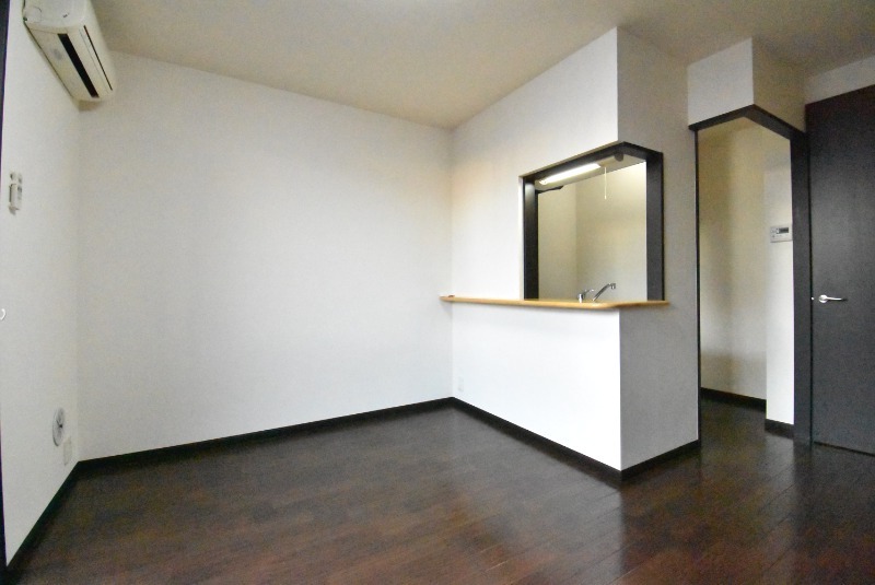 ��ʌ��z�J�s���C�N�^�E���Q���ڂ̃A�p�[�g�̋����E���r���O