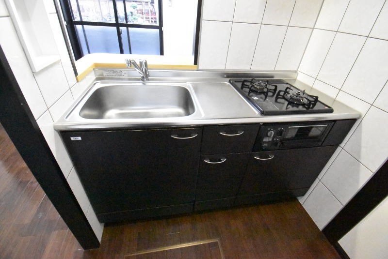 ��ʌ��z�J�s���C�N�^�E���Q���ڂ̃A�p�[�g�̃L�b�`��