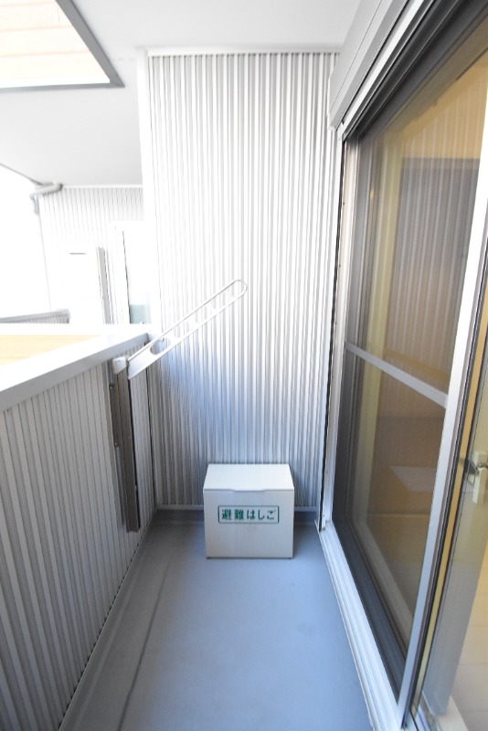 ��ʌ��������܎s��{�擌���P���ڂ̃A�p�[�g�̃o���R�j�[