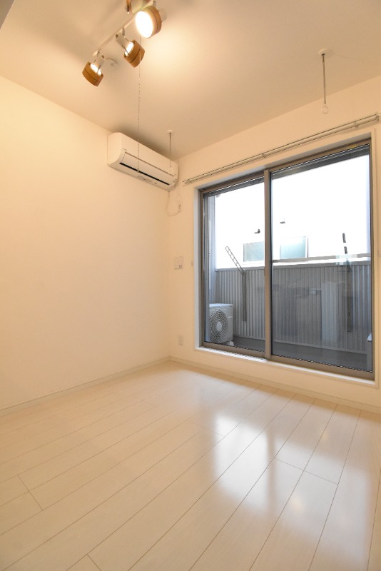 ��ʌ��������܎s��{�擌���P���ڂ̃A�p�[�g�̂��̑������E�X�y�[�X