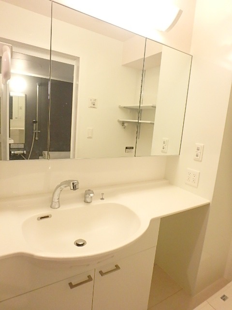 ��ʌ��������܎s�Y�a�挳���Q���ڂ̃A�p�[�g�̐��ʏ�