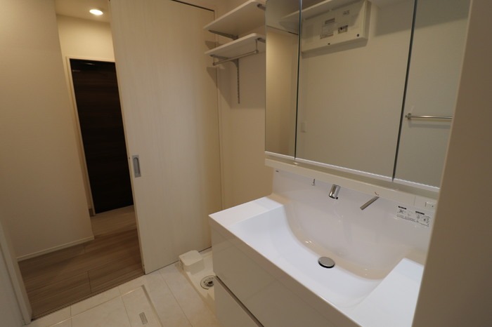 ��ʌ��������܎s�΋�����T���ڂ̃A�p�[�g�̐��ʏ�