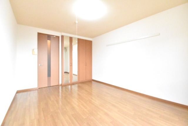 ��ʌ��z�J�s�������T���ڂ̃A�p�[�g�̋��ԁE���r���O