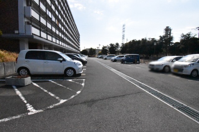 ��ʌ�����s����P���ڂ̃}���V�����̒��ԏ�