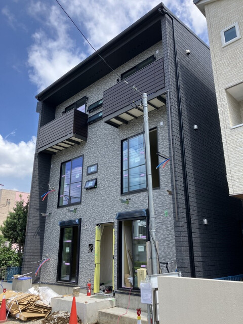 ��ʌ�����s������R���ڂ̃A�p�[�g�̌����O��