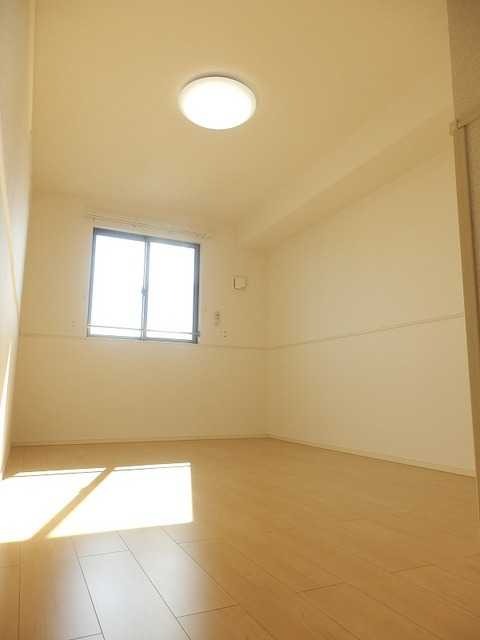 ��ʌ��z�J�s�_�����Q���ڂ̃A�p�[�g�̂��̑������E�X�y�[�X