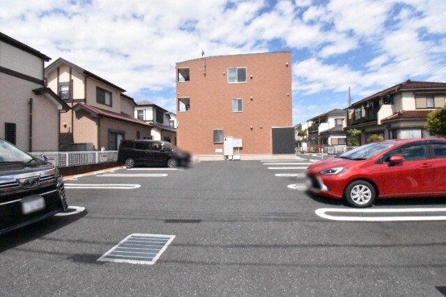 ��ʌ��z�J�s�_�����Q���ڂ̃A�p�[�g�̒��ԏ�