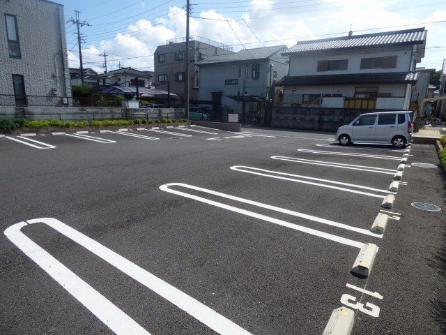 ��ʌ�����s�ђ��̃A�p�[�g�̒��ԏ�