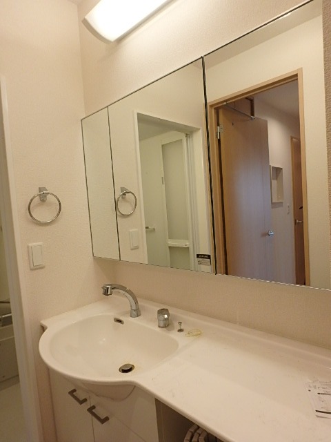 ��ʌ��������܎s��{����ؒ��Q���ڂ̃A�p�[�g�̐��ʏ�