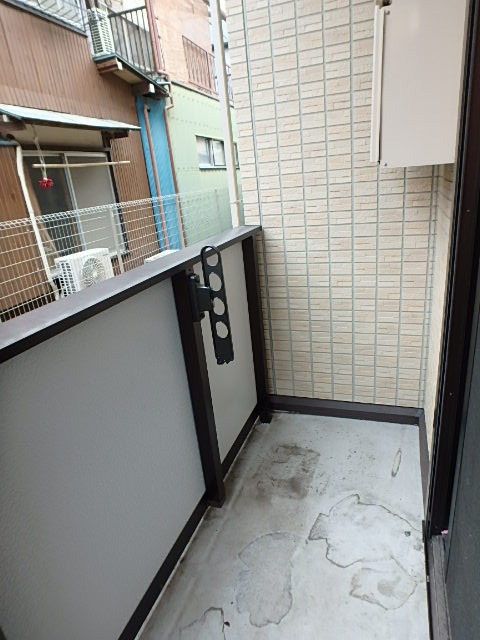 ��ʌ��������܎s��{����ؒ��Q���ڂ̃A�p�[�g�̃o���R�j�[