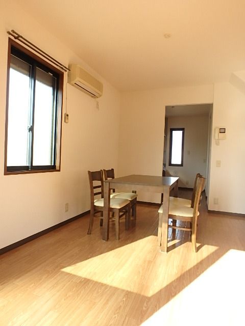 ��ʌ��������܎s������厚����̃e���X�n�E�X�̋��ԁE���r���O