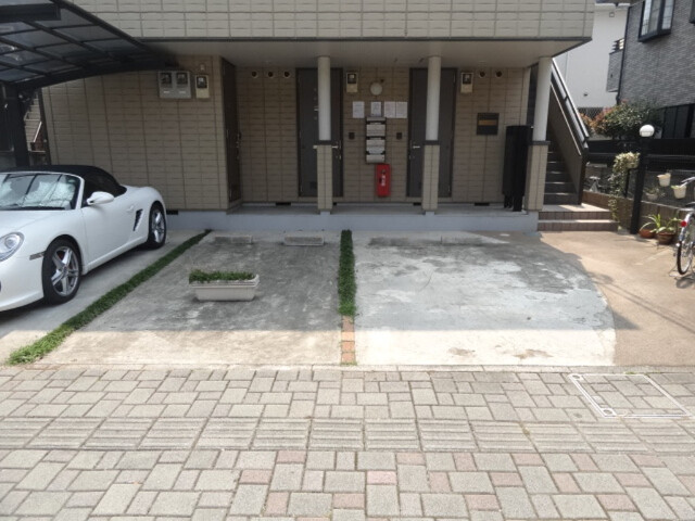 ��ʌ��������܎s��{��㏬���̃}���V�����̒��ԏ�