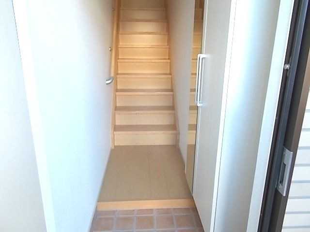 ��ʌ�����s�ђ��̃A�p�[�g�̌���