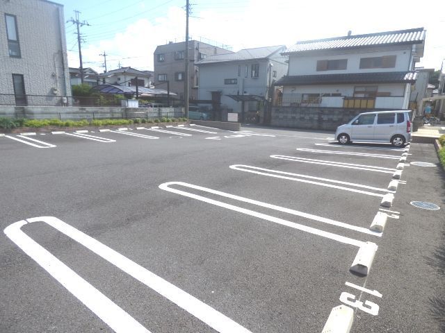 ��ʌ�����s�ђ��̃A�p�[�g�̒��ԏ�