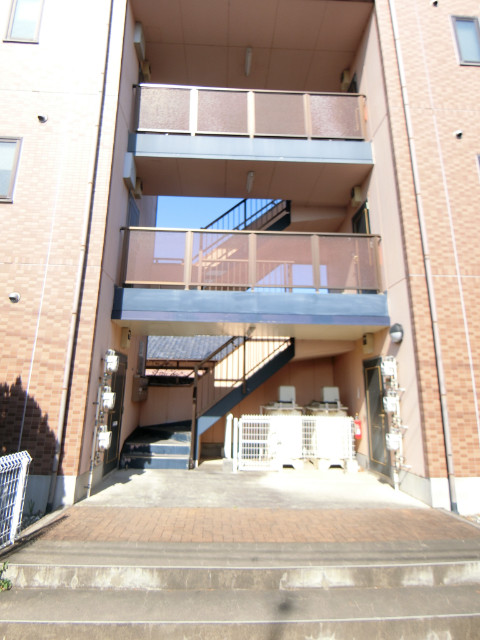 ��ʌ��@�c�s���U���ڂ̃}���V�����̃G���g�����X