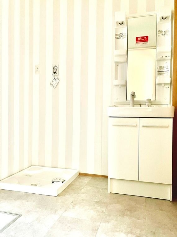 ��ʌ��������܎s�k��~�͒��̃A�p�[�g�̐��ʏ�