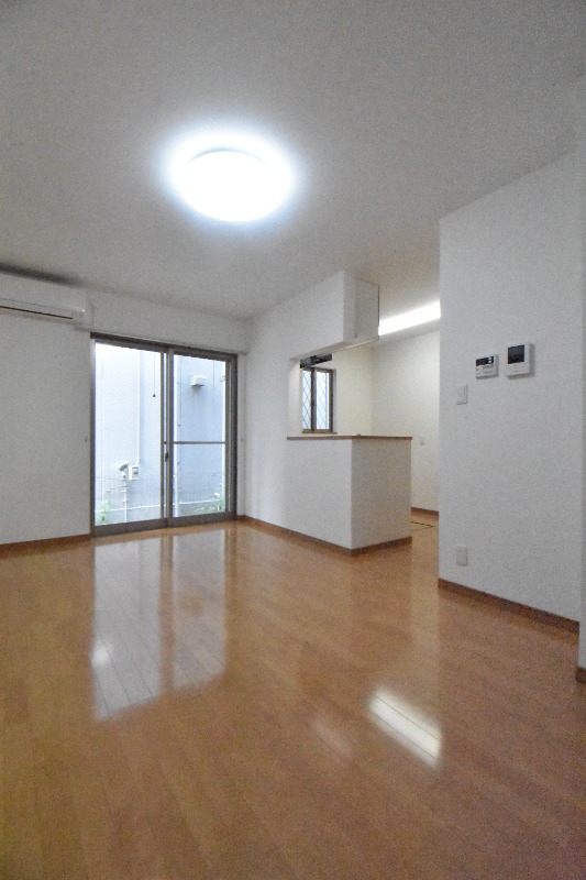 ��ʌ��������܎s��΋���q�P���ڂ̃A�p�[�g�̋��ԁE���r���O