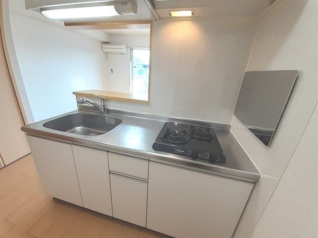 ��ʌ�����s���s�o�H�Q���ڂ̃A�p�[�g�̃L�b�`��