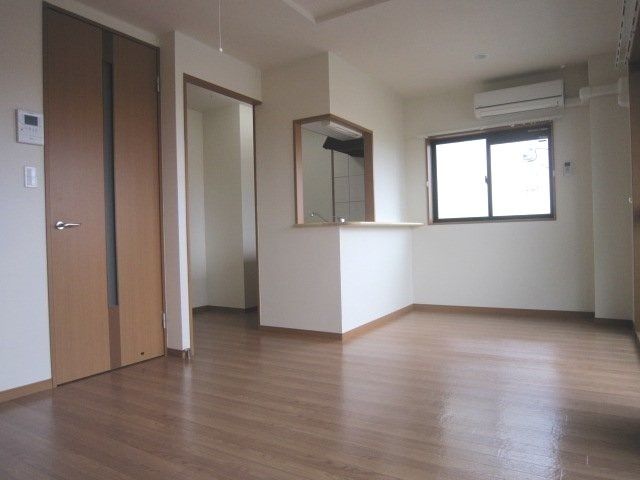 ��ʌ��z�J�s���C�N�^�E���P���ڂ̃}���V�����̋��ԁE���r���O