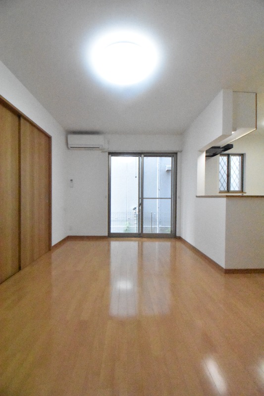 ��ʌ��������܎s��΋���q�P���ڂ̃A�p�[�g�̋����E���r���O