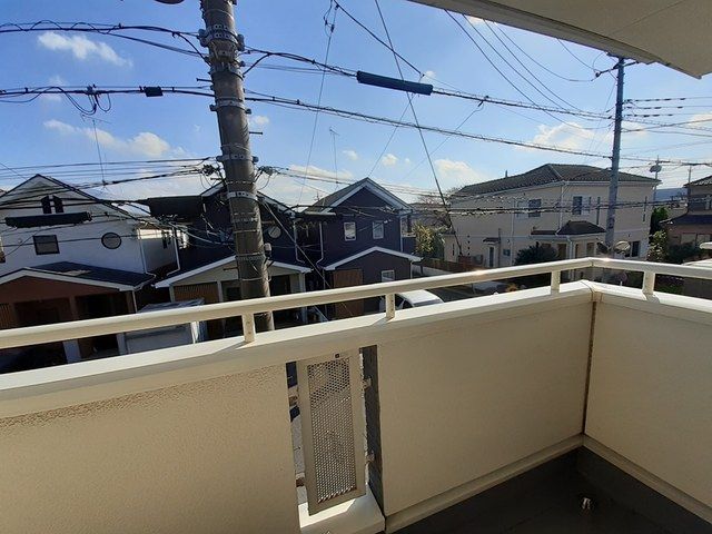 ��ʌ�����s���s�o�H�Q���ڂ̃A�p�[�g�̃o���R�j�[