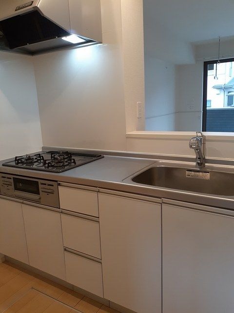 ��ʌ��������܎s������厚�䑠�̃A�p�[�g�̃L�b�`��