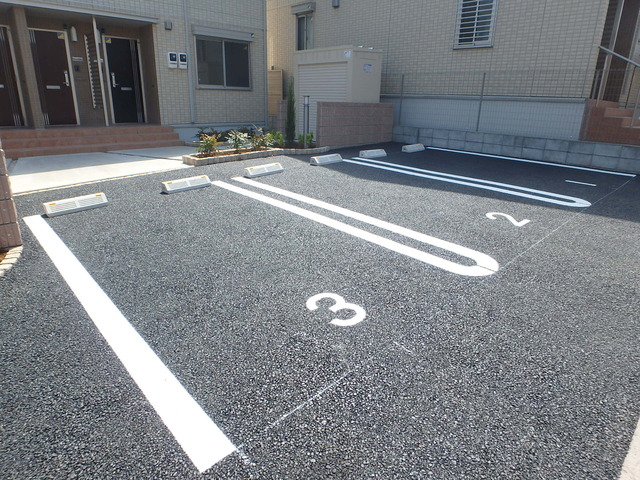 ��ʌ��������܎s����{�O���̃A�p�[�g�̒��ԏ�