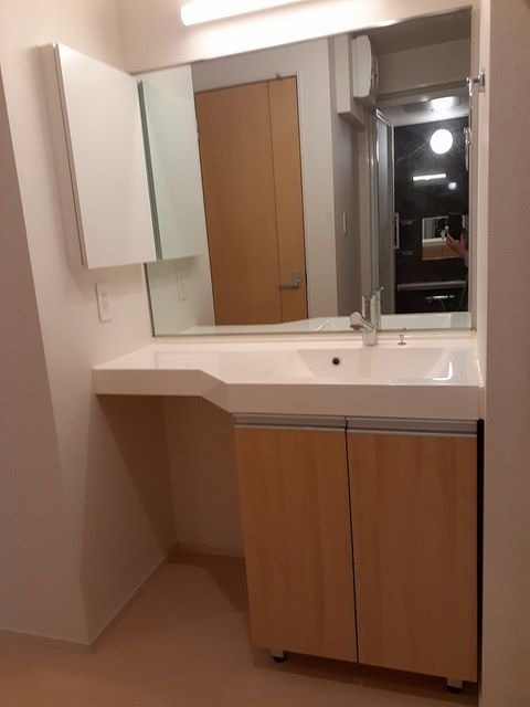 ��ʌ��������܎s������厚�䑠�̃A�p�[�g�̐��ʏ�