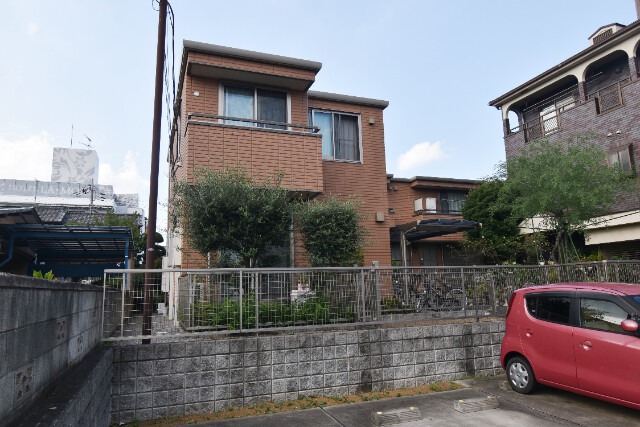 ��ʌ��������܎s�k��~�͒��̃}���V�����̌����O��