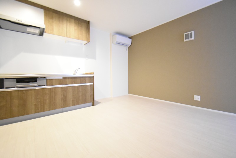 ��ʌ�����s�J�ÂQ���ڂ̃A�p�[�g�̋��ԁE���r���O