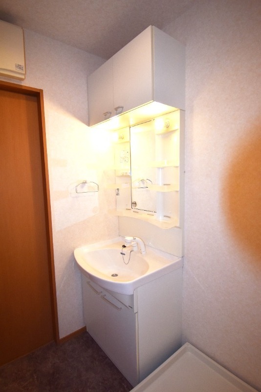 ��ʌ��������܎s�k��~�͒��̃}���V�����̐��ʏ�