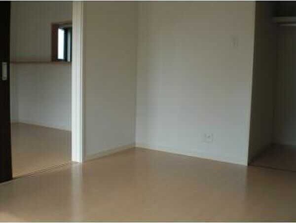 ��ʌ��������܎s�΋擌�Y�a�R���ڂ̃A�p�[�g�̂��̑������E�X�y�[�X