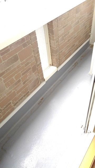 ��ʌ��@�c�s�������̃A�p�[�g�̃o���R�j�[