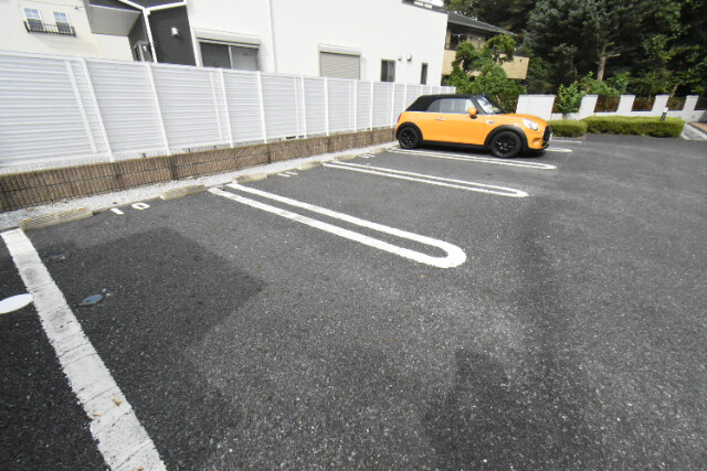 ��ʌ��@�c�s�������̃A�p�[�g�̒��ԏ�