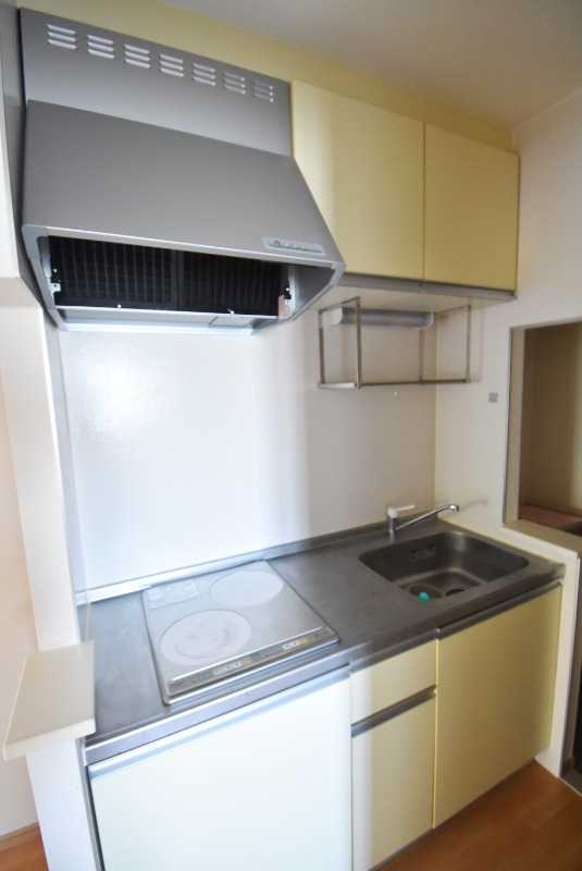 ��ʌ��������܎s��{����ؒ��R���ڂ̃A�p�[�g�̃L�b�`��