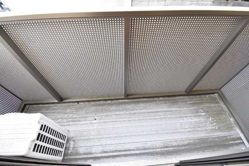 ��ʌ��������܎s��{����ؒ��R���ڂ̃A�p�[�g�̃o���R�j�[