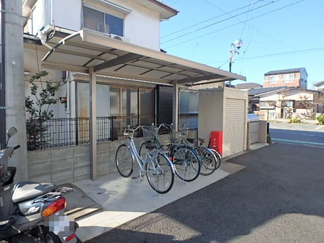 ��ʌ��������܎s��{����ؒ��R���ڂ̃A�p�[�g�̂��̑�