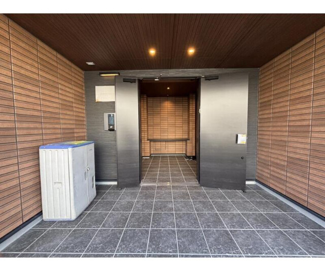 ��ʌ��������܎s��摾�c�E�Q���ڂ̃A�p�[�g�̃G���g�����X