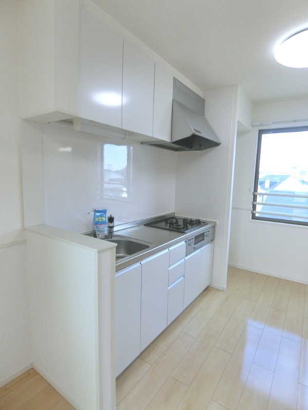 ��ʌ��z�J�s�쒬�Q���ڂ̃A�p�[�g�̃L�b�`��