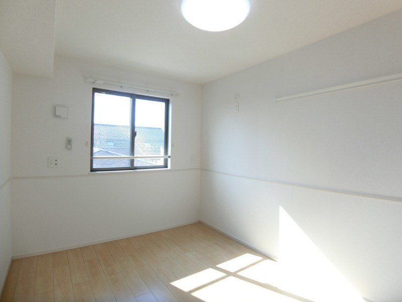 ��ʌ��z�J�s�쒬�Q���ڂ̃A�p�[�g�̂��̑������E�X�y�[�X