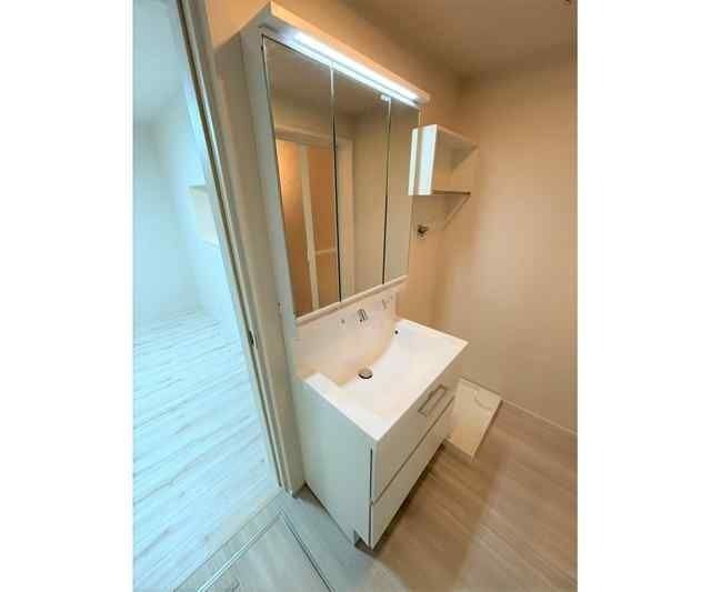 ��ʌ��������܎s��摾�c�E�Q���ڂ̃A�p�[�g�̐��ʏ�