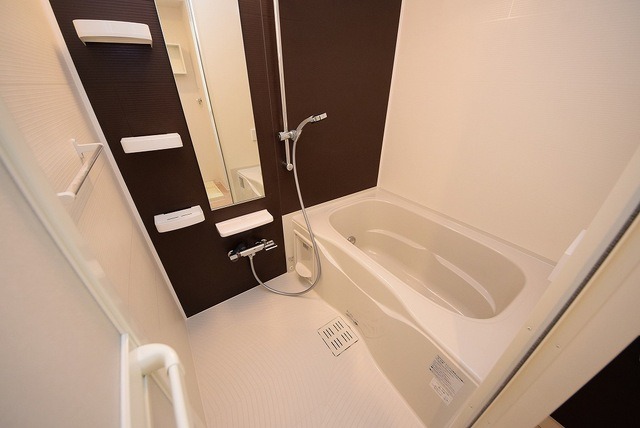 ��ʌ�����s�厚�����q�V�c�̃A�p�[�g�̃o�X