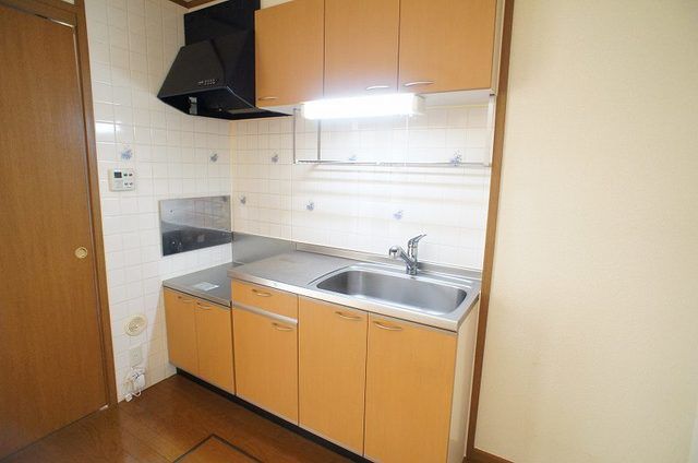 ��ʌ�����s���ԂQ���ڂ̃A�p�[�g�̃L�b�`��