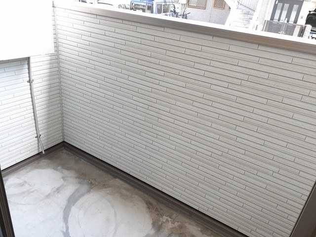 ��ʌ������s�ٓV�P���ڂ̃A�p�[�g�̃o���R�j�[