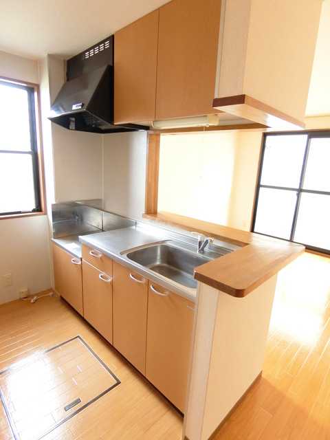 ��ʌ��k�����S�ɓޒ������R����136�̃A�p�[�g�̌����O��